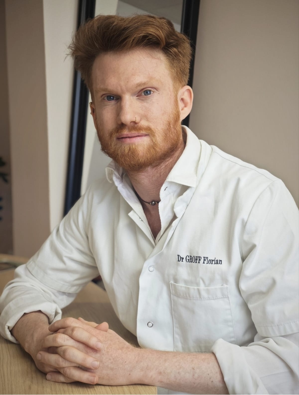 Portrait du Dr Florian Groff, médecin esthétique